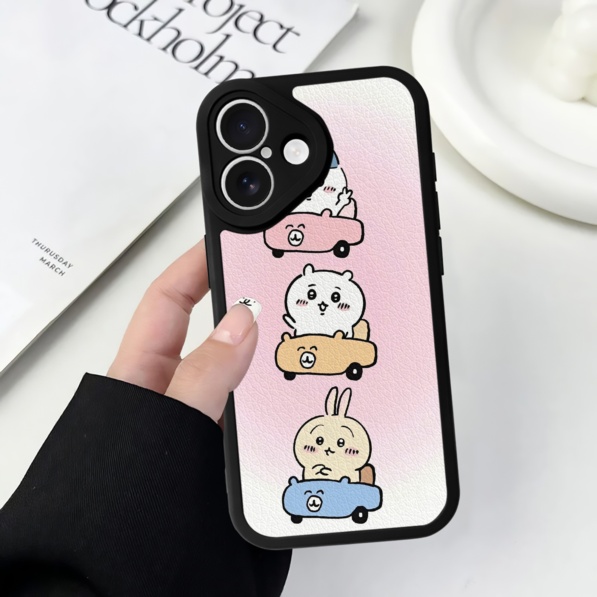 （画像用） ちいかわ Chii-kawa 【iPhone 16シリーズ対応】シリコンスマホケース（レザー調） 材質：シリコン